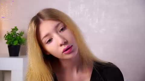 Snapshot of sunnmoonn chatting on June 27, 2026, 2:55 pm Lily online show from June 27, 2026, 2:55 pm