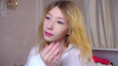 Snapshot of sunnmoonn chatting on July 6, 2026, 2:47 pm Lily online show from July 6, 2026, 2:47 pm