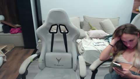 Alice and Sergey online show from October 24, 2025, 7:21 pm