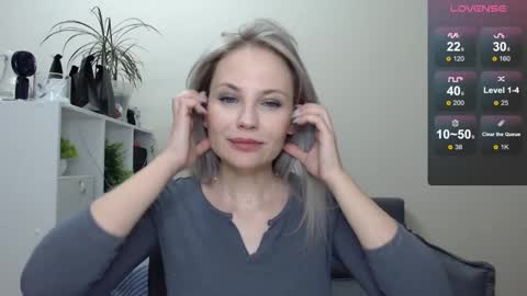 Snapshot of sunny_bunny6 chatting on January 3, 2025, 5:28 am Naomi online show from January 3, 2025, 5:28 am