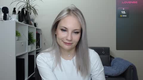 Snapshot of sunny_bunny6 chatting on January 3, 2025, 6:46 pm Naomi online show from January 3, 2025, 6:46 pm