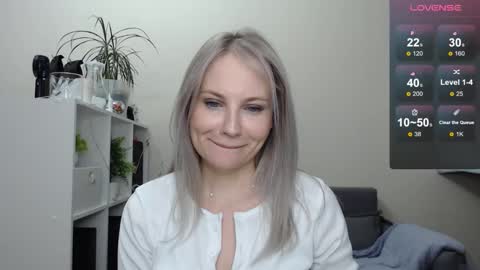 Snapshot of sunny_bunny6 chatting on January 8, 2025, 2:46 am Naomi online show from January 8, 2025, 2:46 am