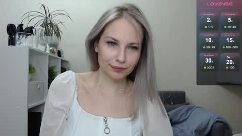 Snapshot of sunny_bunny6 chatting on January 8, 2025, 5:48 am Naomi online show from January 8, 2025, 5:48 am