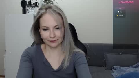 Snapshot of sunny_bunny6 chatting on January 9, 2025, 3:12 pm Naomi online show from January 9, 2025, 3:12 pm