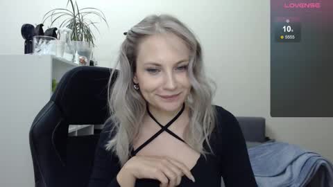 Snapshot of sunny_bunny6 chatting on January 11, 2025, 6:24 am Naomi online show from January 11, 2025, 6:24 am