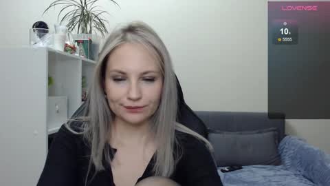 Snapshot of sunny_bunny6 chatting on January 28, 2025, 7:00 pm Naomi online show from January 28, 2025, 7:00 pm