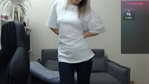 Snapshot of sunny_bunny6 chatting on February 18, 2025, 1:00 pm Naomi online show from February 18, 2025, 1:00 pm