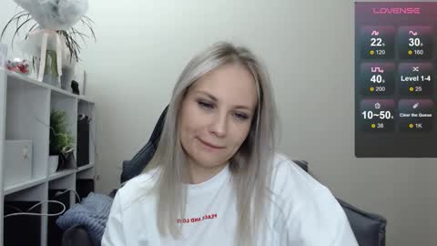 Snapshot of sunny_bunny6 chatting on February 18, 2025, 4:05 pm Naomi online show from February 18, 2025, 4:05 pm