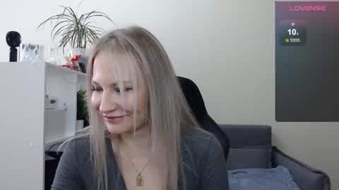 Snapshot of sunny_bunny6 chatting on March 3, 2025, 6:15 am Naomi online show from March 3, 2025, 6:15 am