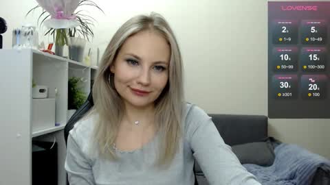 Snapshot of sunny_bunny6 chatting on March 9, 2025, 1:56 am Naomi online show from March 9, 2025, 1:56 am