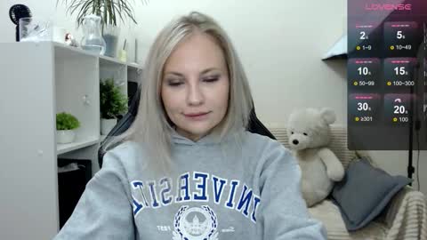 Snapshot of sunny_bunny6 chatting on September 11, 2025, 4:45 am Naomi online show from September 11, 2025, 4:45 am