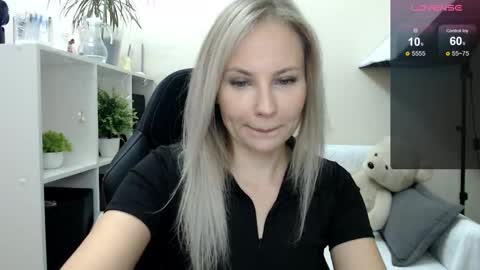 Snapshot of sunny_bunny6 chatting on October 20, 2025, 4:57 am Naomi online show from October 20, 2025, 4:57 am