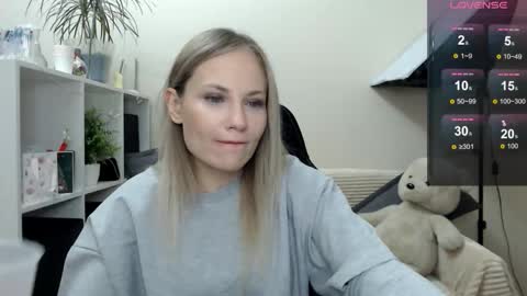 Snapshot of sunny_bunny6 chatting on November 28, 2025, 3:53 am Naomi online show from November 28, 2025, 3:53 am