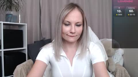 Snapshot of sunny_bunny6 chatting on December 16, 2025, 1:05 pm Naomi online show from December 16, 2025, 1:05 pm