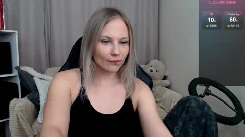 Snapshot of sunny_bunny6 chatting on January 13, 2026, 1:16 pm Naomi online show from January 13, 2026, 1:16 pm