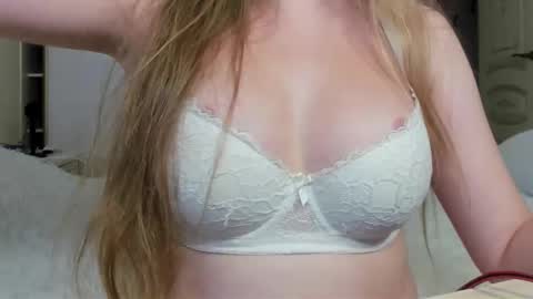 Vanessa online show from November 8, 2025, 12:38 pm