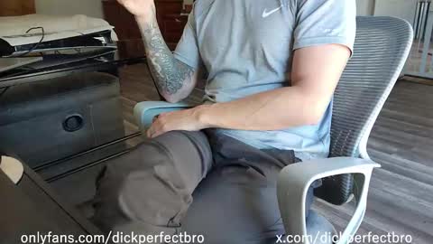 sunny valentine online show from November 10, 2025, 2:27 pm