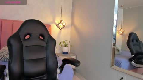  S U N N Y online show from October 3, 2025, 12:24 pm