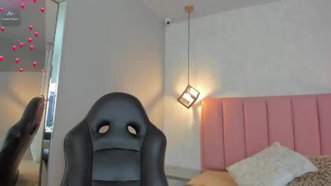  S U N N Y online show from April 12, 2026, 12:43 pm