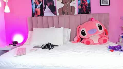      online show from October 18, 2025, 7:03 pm