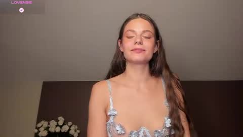 Snapshot of sunsay_effie chatting on July 14, 2026, 9:31 pm Effie Beautiful girl and Sunsay lucky boy online show from July 14, 2026, 9:31 pm