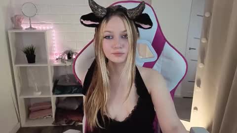 ANGELA online show from November 20, 2025, 2:39 pm