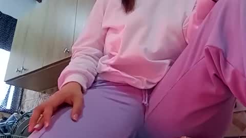 Annie online show from November 25, 2025, 6:41 pm