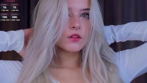 Snapshot of sunshinegirlx chatting on October 4, 2025, 3:48 am Alice online show from October 4, 2025, 3:48 am