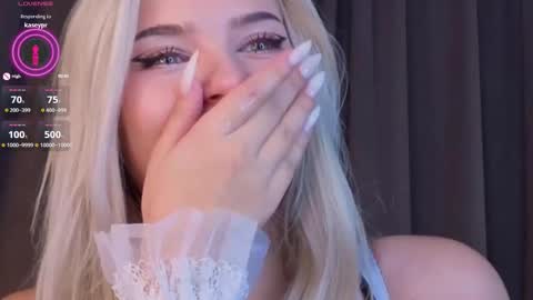 Snapshot of sunshinegirlx chatting on October 10, 2025, 5:06 am Alice online show from October 10, 2025, 5:06 am