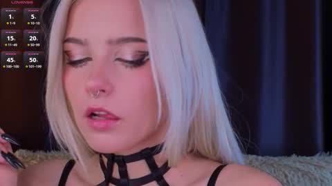 Snapshot of sunshinegirlx chatting on November 3, 2025, 6:14 am Alice online show from November 3, 2025, 6:14 am