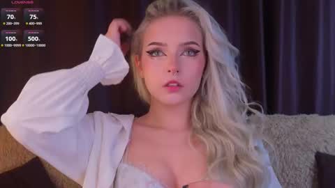 Snapshot of sunshinegirlx chatting on November 17, 2025, 5:46 am Alice online show from November 17, 2025, 5:46 am