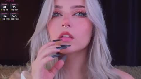 Snapshot of sunshinegirlx chatting on November 23, 2025, 4:12 am Alice online show from November 23, 2025, 4:12 am