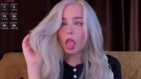 Snapshot of sunshinegirlx chatting on November 25, 2025, 4:12 am Alice online show from November 25, 2025, 4:12 am