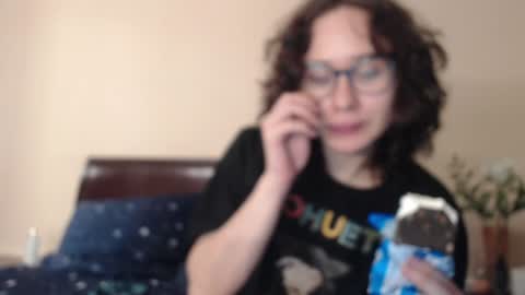 Hella online show from February 2, 2025, 10:28 pm