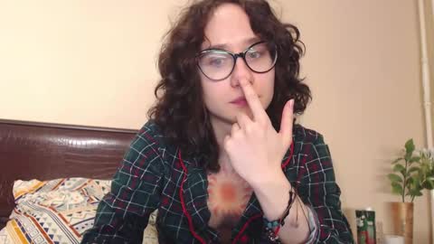 Hella online show from February 9, 2025, 11:36 pm