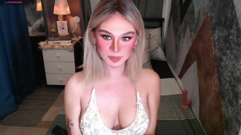 Snapshot of superh0tangelxx chatting on May 24, 2026, 12:37 am CARMINA online show from May 24, 2026, 12:37 am