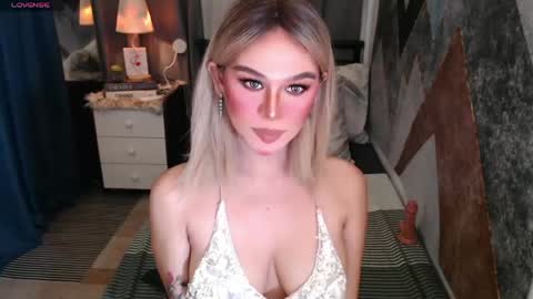 Snapshot of superh0tangelxx chatting on May 26, 2026, 2:07 am CARMINA online show from May 26, 2026, 2:07 am