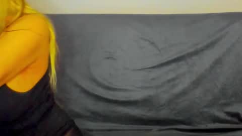 surikiss online show from October 19, 2025, 1:17 am