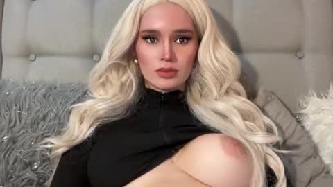 Mia online show from December 4, 2024, 3:37 am