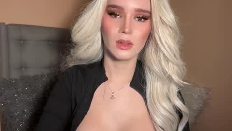 Mia online show from January 16, 2025, 4:38 am