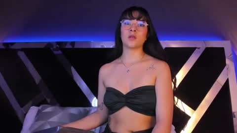 Susann online show from September 12, 2025, 7:47 pm