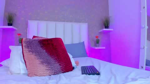 susanahenao online show from February 5, 2025, 1:37 am