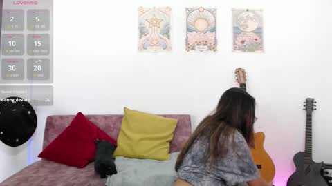 Susana hendrix    online show from September 13, 2025, 6:29 pm