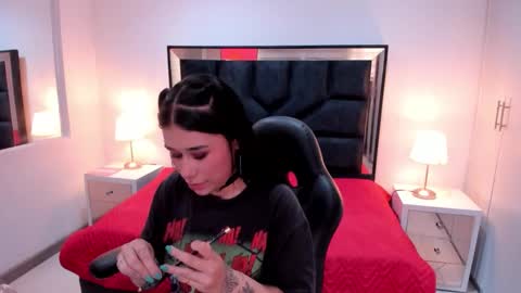 susanvilla online show from November 13, 2025, 7:46 pm