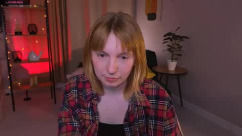 SUSIE 3 online show from April 22, 2026, 9:49 pm