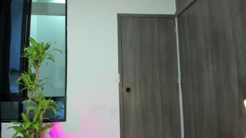 SusieGlass online show from March 8, 2026, 3:54 am