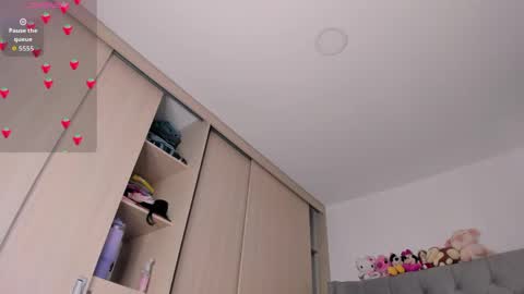 Juliana garcia online show from April 19, 2026, 5:34 pm