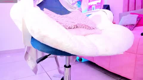 Sussan Nicole  online show from February 3, 2025, 12:25 pm