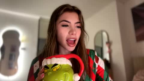  Susy  online show from December 23, 2024, 11:28 pm