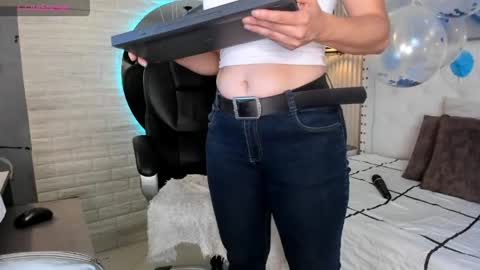 Snapshot of sussy__stone chatting on June 4, 2026, 2:23 pm online show from June 4, 2026, 2:23 pm